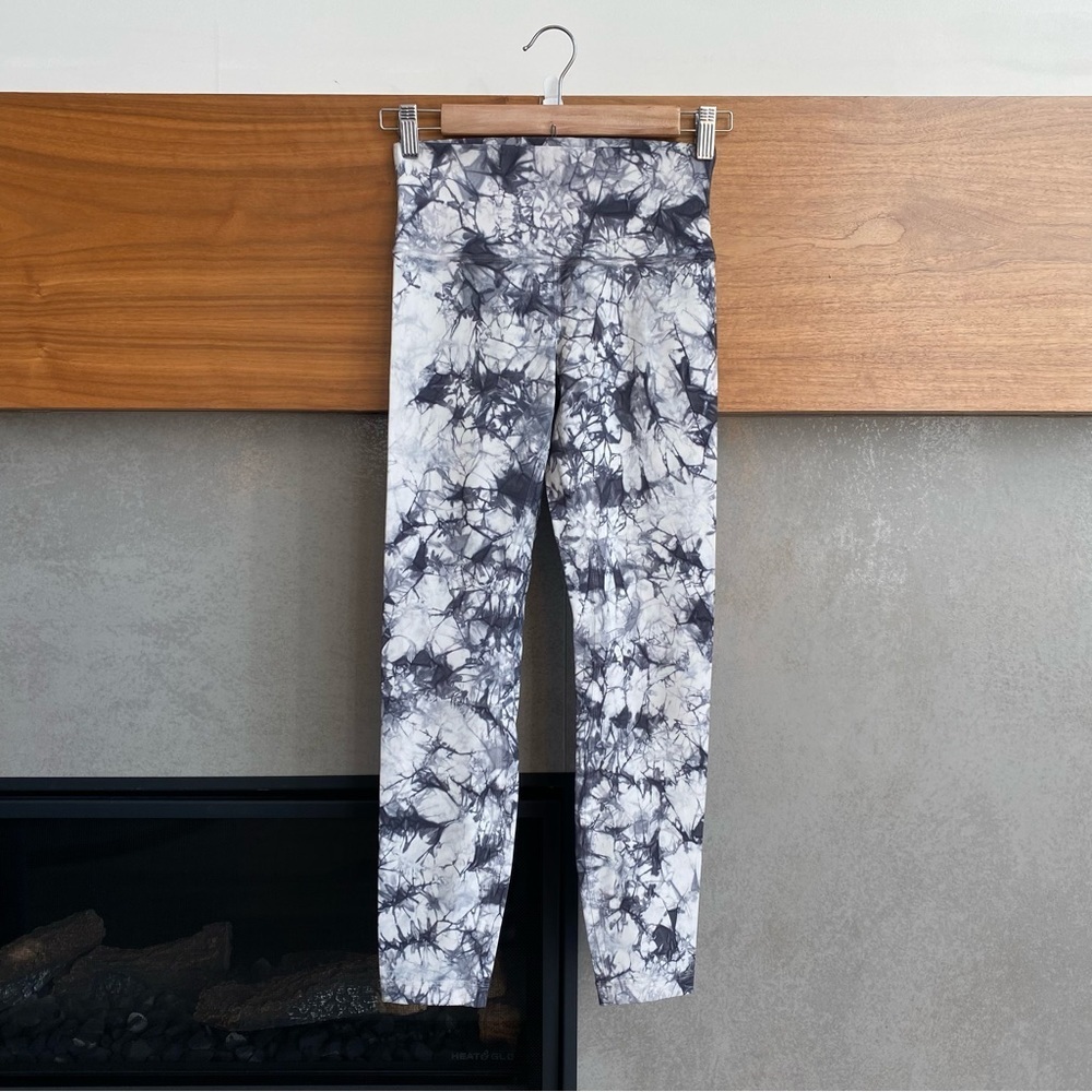 Lululemon Wunder Under High‎ Rise Legging, Size 4